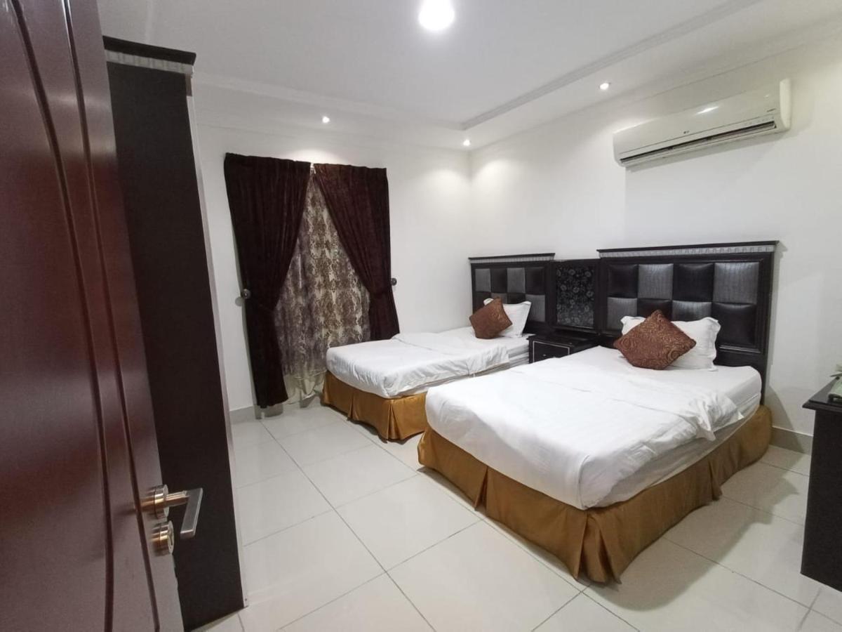 Celine Al Motamaiza Furnished Apartment Jeddah Bagian luar foto