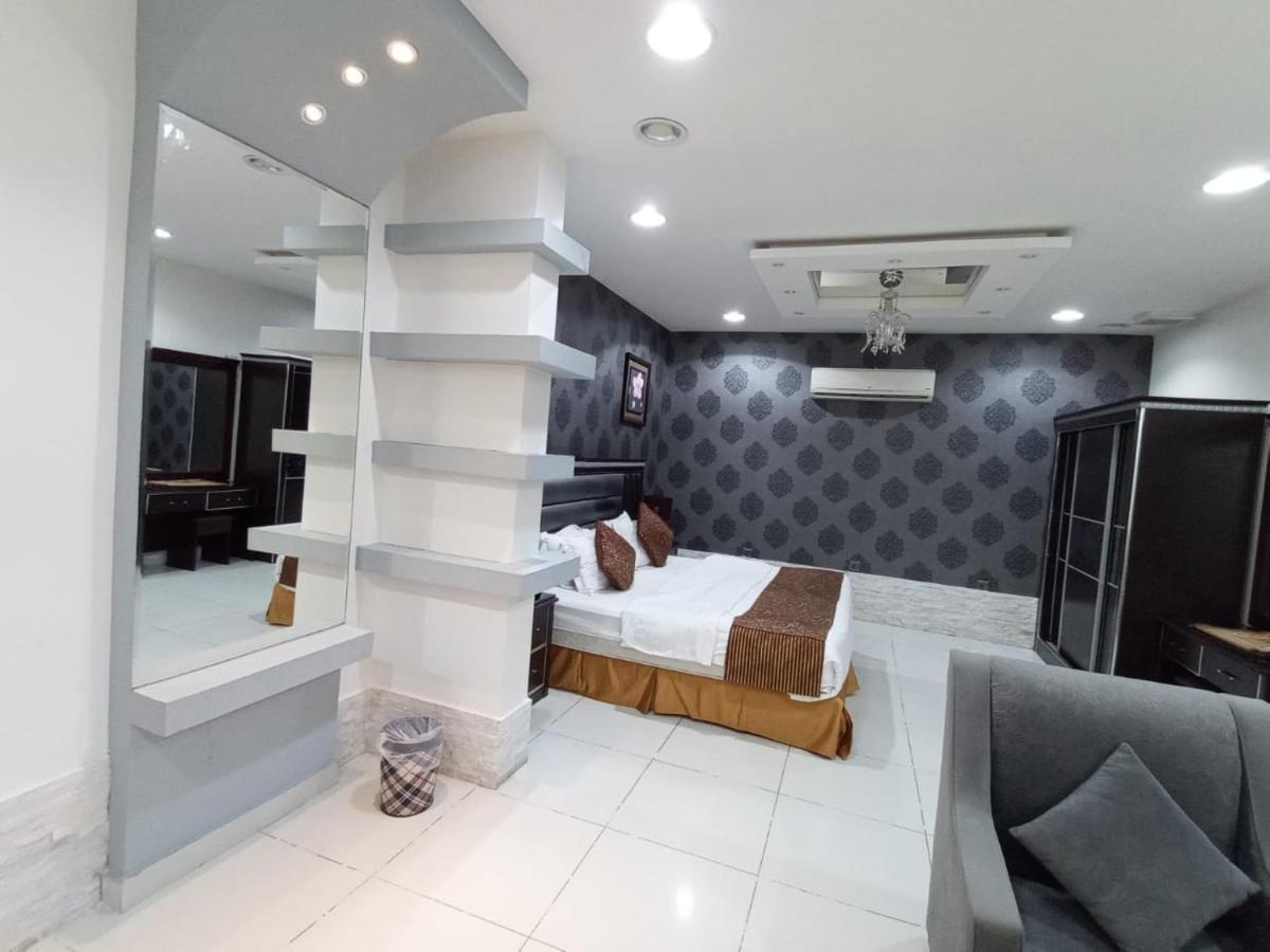 Celine Al Motamaiza Furnished Apartment Jeddah Bagian luar foto