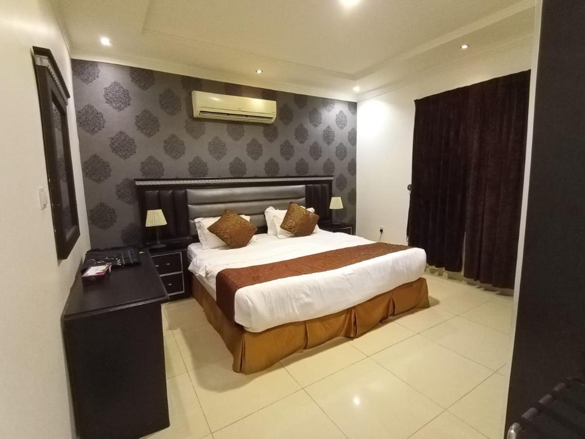 Celine Al Motamaiza Furnished Apartment Jeddah Bagian luar foto
